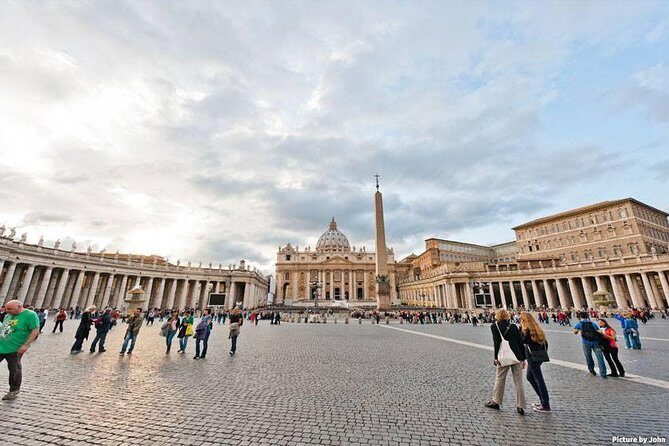Private Tour of the Vatican Museums and Sistine Chapel - Entering and Exiting: Viale Vaticano Start to St. Peter’s End