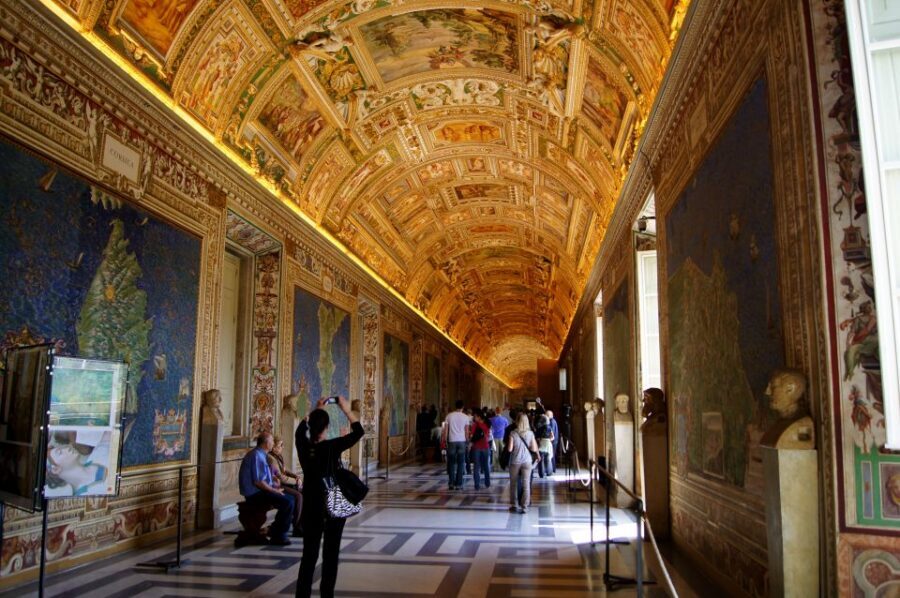 Rome: Vatican and Sistine Chapel Wheelchair-Accessible Tour - Private guide attention: why it can be better than a big group