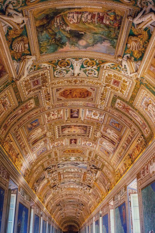 Rome: Vatican Museums and Sistine Chapel Fast Track Entry - Meeting point and the role of the host (it’s shorter than you might expect)