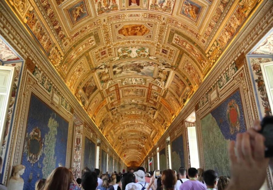 Russian Tour - Vatican Museum & Sistine Chapel - Vatican Museums with a professional license guide: art first, not guesswork